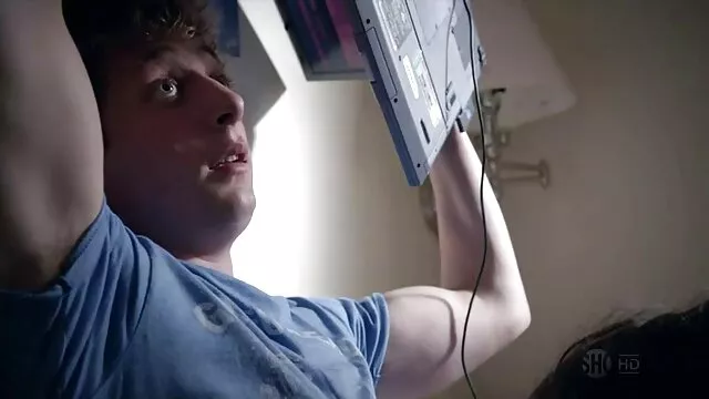 Le gynécologue enfonce un énorme gode dans la chatte d'une patiente porno francais entier blonde