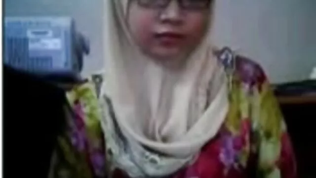 Le vieil homme a versé docteur francais xxx le sperme dans la bouche d'une jeune beauté