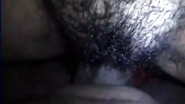 Un macho musclé film pornographique espagnol souffle une beauté maigre et du sperme sur sa langue