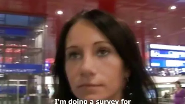 Salope aux lèvres suce une jeux xxx francais grosse bite comme une sucette