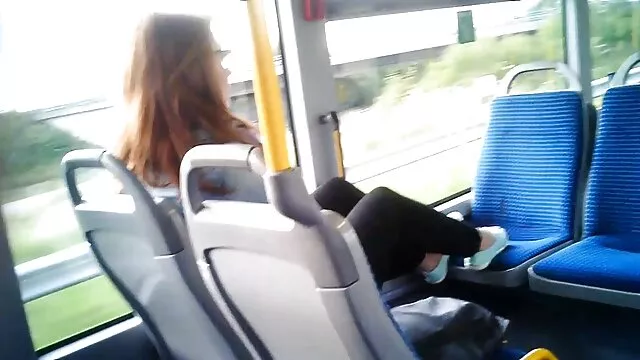 Adorable salope en bas touche site xxx fr sa chatte rasée avec ses doigts