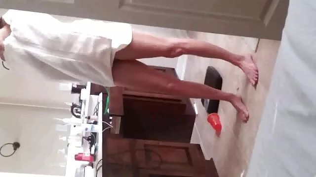 Un jeune homme baise une beauté mature avec une grosse pornos vintage français bite