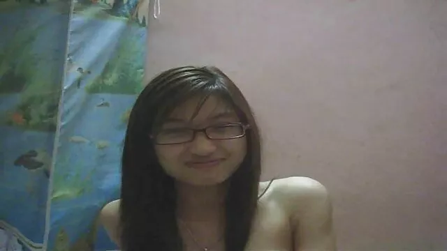 Une femme porno francais entier mûre s'est assise avec la chatte sur le visage de son mari et a été autorisée à remplir la chatte de sperme