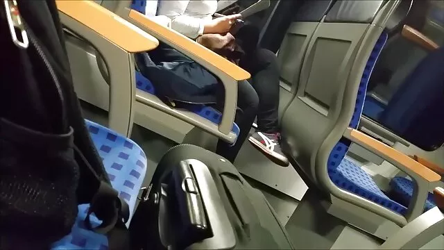 L'amant de cow-girl baise la femme de quelqu'un d'autre avec un beau film porno xxx américain butin