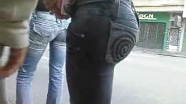 La brune apprend juste à faire un film complet porno francais massage érotique et caresse une énorme bite