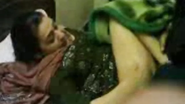 Sauvé une beauté de la pluie et baisé à la xxx vidéo français maison