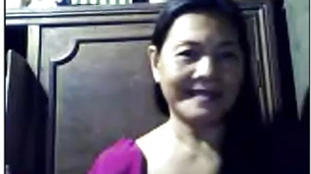 Inséré un pénis palpitant dans la bouche d'une femme dépravée en film x de viol gratuit âge