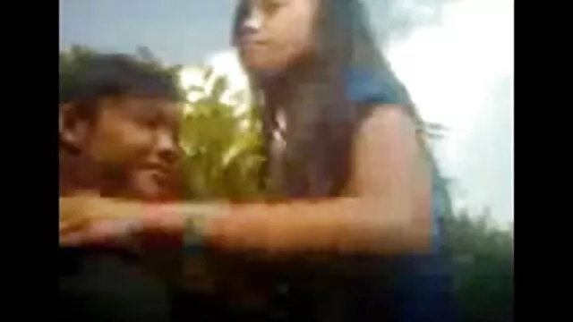 L'agent porno a emmené la film porno français 2017 brune dans la forêt et l'a baisée cool