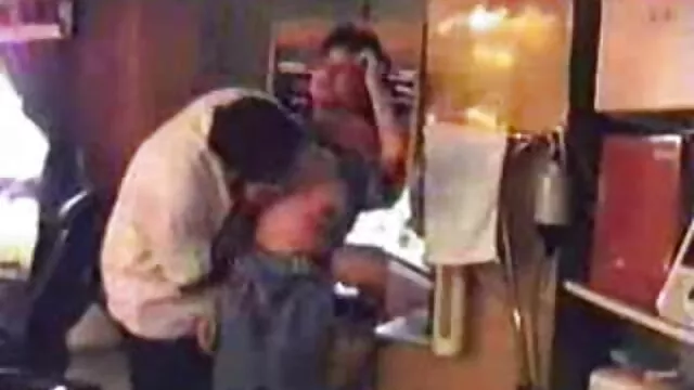 Une femme russe suce la bite film xxx francais de son mari et l'amène à un orgasme inoubliable