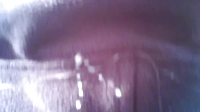 Une brune aux gros seins veut du sexe film erotique gratuit en francais