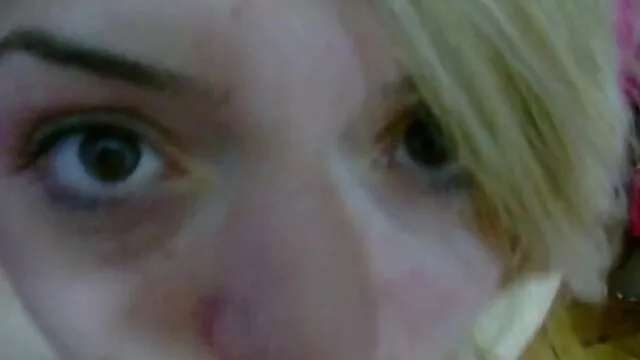 Un mec film x français cougar mature baise le cul d'une étudiante vierge