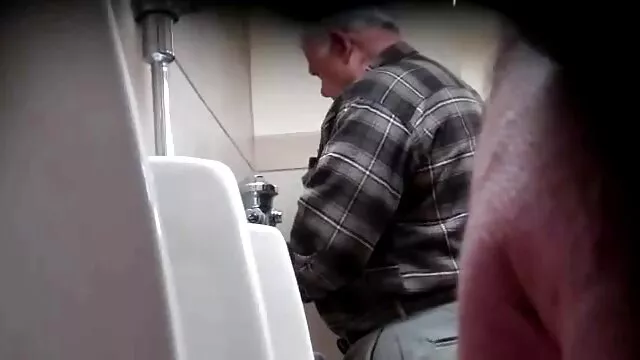 Une mère lesbienne a offert du champagne à sa fille et a divorcé de la fille xxx gratuit français pour le sexe