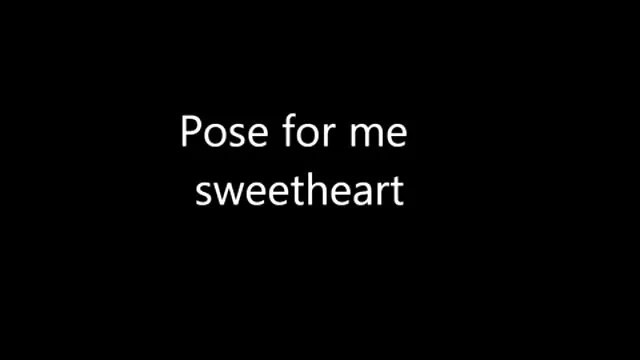 L'élève a soulevé sa filme porno américain jupe courte pour être fessée par le professeur