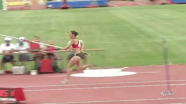 Frotté son clitoris avec la selle du simulateur et lui a sauté film porno lesbienne français la chatte sur la bite d'un homme mûr