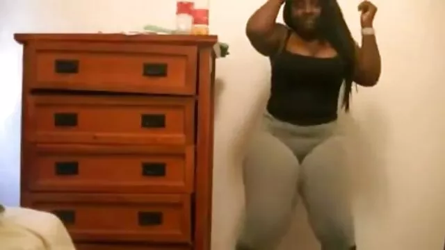 Sexe impeccable Alektra Blue baisée dans trois trous film x francais mature