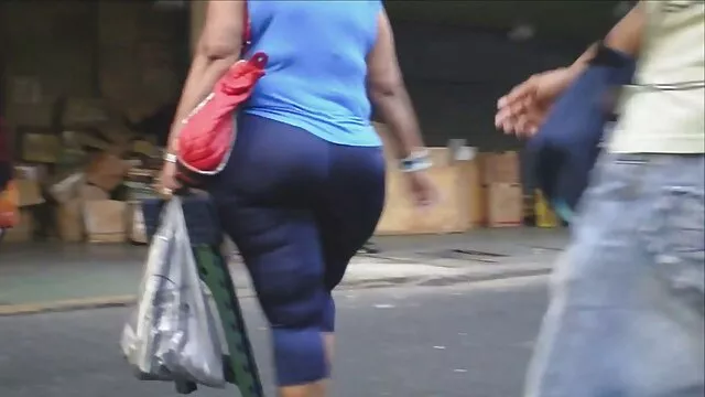 Penché sur la beauté orientale en levrette et déchiré tous les film porno frons trous avec une grosse bite