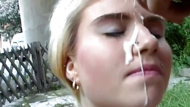 Une brune élancée a choyé un mec avec sa porn francais film bouche